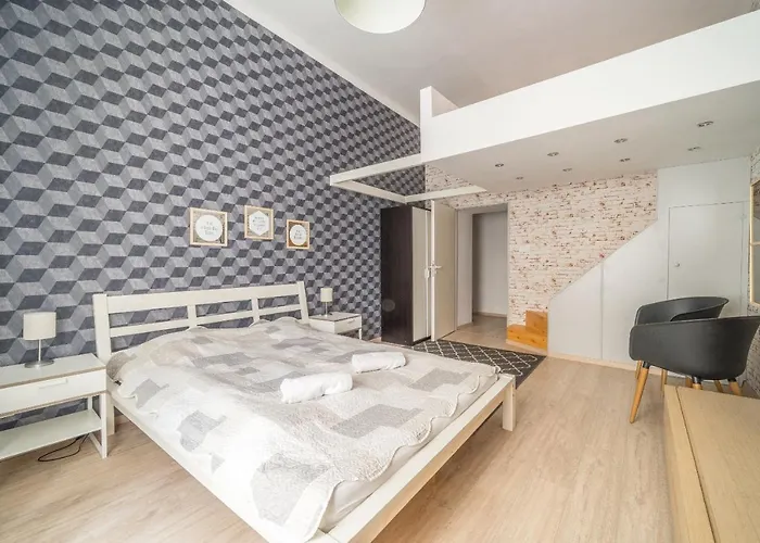 Susan Apartment Near Blaha Lujza Square