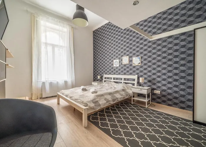 Susan Apartment Near Blaha Lujza Square